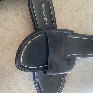 NINE WEST black leather sandals. size 9.5